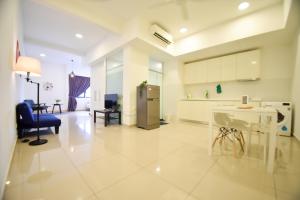Kuchyň nebo kuchyňský kout v ubytování Gt Home encorp strand residence (alpha ivf )