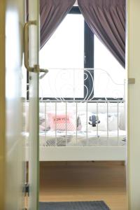 Postel nebo postele na pokoji v ubytování Gt Home encorp strand residence (alpha ivf )