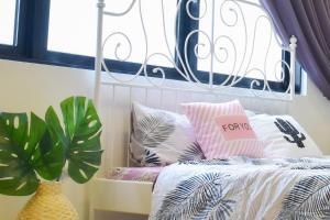 Postel nebo postele na pokoji v ubytování Gt Home encorp strand residence (alpha ivf )