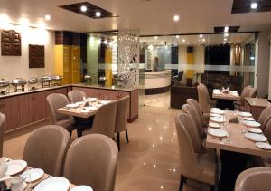 Restaurace v ubytování Starz Clarks INN Mussoorie