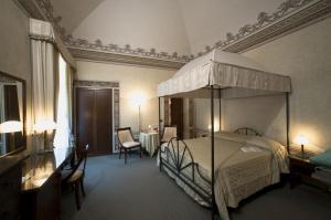 Postel nebo postele na pokoji v ubytování Hotel Villa San Lucchese