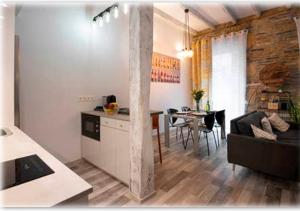 Posedenie v ubytovaní San Sebastián VERY NICE apartment 100m from La Kontxa Beach
