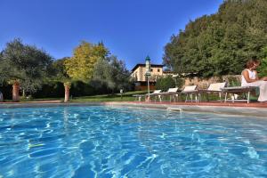 Bazén v ubytování Hotel Villa San Lucchese nebo v jeho okolí
