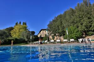 Bazén v ubytování Hotel Villa San Lucchese nebo v jeho okolí