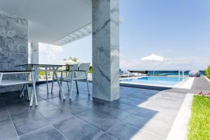 The swimming pool at or close to Crystal villas & suites