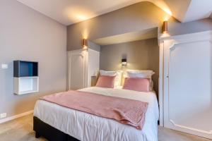 Postel nebo postele na pokoji v ubytování Hôtel Imperi'Ale