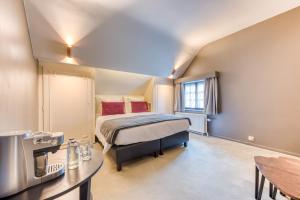 Postel nebo postele na pokoji v ubytování Hôtel Imperi'Ale