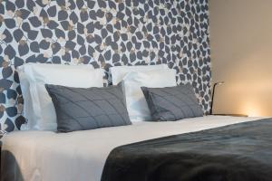 Postel nebo postele na pokoji v ubytování Hôtel Imperi'Ale