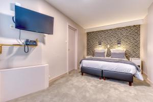 Postel nebo postele na pokoji v ubytování Hôtel Imperi'Ale
