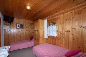 Katil atau katil-katil dalam bilik di Hotel de Moiry Supérieur