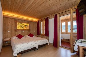 Katil atau katil-katil dalam bilik di Hotel de Moiry Supérieur