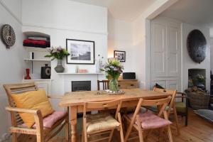 Gallery image of Coastguard's Cottage in Pett