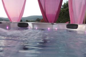 Bazén v ubytování Agriturismo Il Cavallino Saturnia nebo v jeho okolí