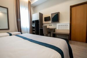 A television and/or entertainment centre at San Lorenzo - Boutique Hotel & SPA