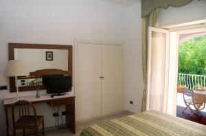 TV a/nebo společenská místnost v ubytování Hotel Biancamaria