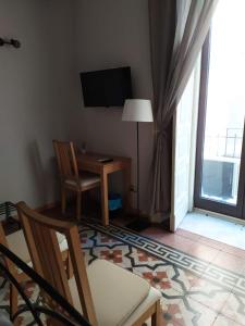 Televízia a/alebo spoločenská miestnosť v ubytovaní B&B A Casa Di GioSi