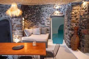 Area soggiorno di Aleria Luxury Cave Santorini