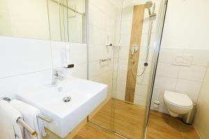 Koupelna v ubytování Pension Café Maier