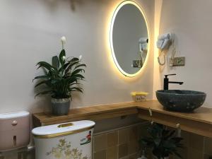 Koupelna v ubytování Enshi Grand Canyon Chunlun Farmstay + 37 fotografií