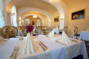Restoran või mõni muu söögikoht majutusasutuses Art Hotel Kaštieľ
