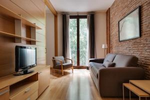 A television and/or entertainment centre at Wello Apartments