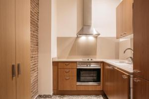 A kitchen or kitchenette at Wello Apartments