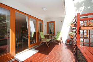 Balkón nebo terasa v ubytování Downtown Garden Isle in urban Style-Free parking