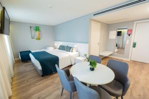 TV a/nebo společenská místnost v ubytování Ilha Hostel & Suites