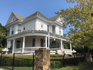 Gallery image of The Gables Inn in Hot Springs