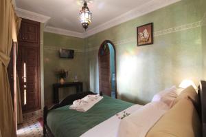 Postel nebo postele na pokoji v ubytování Riad Bab Tilila