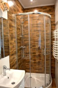 a bathroom with a shower and a toilet and a sink at Przystań Park Dolny in Szczawnica +50 photos