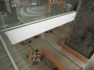 Ein Sitzbereich in der Unterkunft Hotel Pucón Indómito