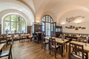 Restaurace v ubytování Riemhofer Alter Schlachthof + 35 fotografií