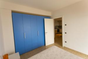 A bed or beds in a room at Le Murrine Frontemare Apartment Seaview
