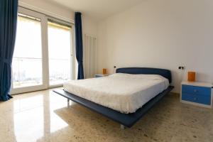 A bed or beds in a room at Le Murrine Frontemare Apartment Seaview
