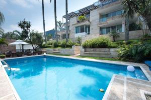 Bazén v ubytování Colombe Hotel Boutique nebo v jeho okolí