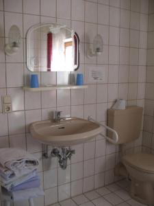 Koupelna v ubytování Gasthof zum Kirchenwirt