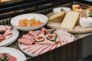 Makanan di atau berdekatan hotel