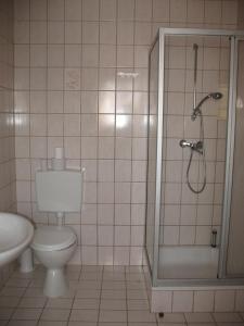 ห้องน้ำของ Gasthof zum Kirchenwirt