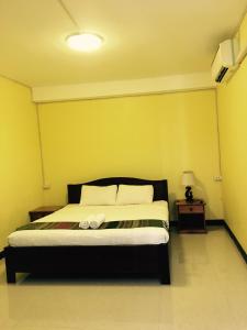 Säng eller sängar i ett rum på Thoulasith Guesthouse