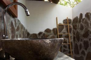 Koupelna v ubytování Majango Bungalows