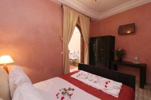Postel nebo postele na pokoji v ubytování Riad Bab Tilila