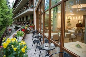 Reštaurácia alebo iné gastronomické zariadenie v ubytovaní Hotel EUROPA - Górnicza Strzecha