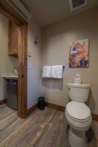 Ein Badezimmer in der Unterkunft Golden Stone Inn
