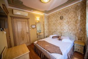 Postel nebo postele na pokoji v ubytování Kaftan Hotel