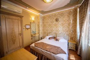 Кровать или кровати в номере Kaftan Hotel