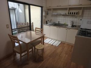 Η κουζίνα ή μικρή κουζίνα στο AOI Guest House +12 φωτογραφίες