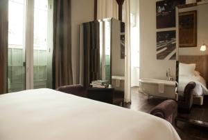 Cama ou camas em um quarto em Hotel B