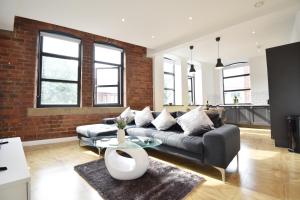 Гостиная зона в Aire Apartments New York Styled Luxury Apartments