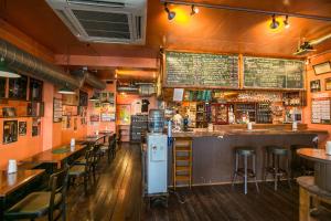 Ο χώρος του lounge ή του μπαρ στο PUBLIC INN OKINAWA